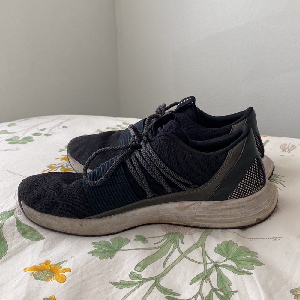 UNDER ARMOUR RUNNING SHOES - Picture 2 of 4
